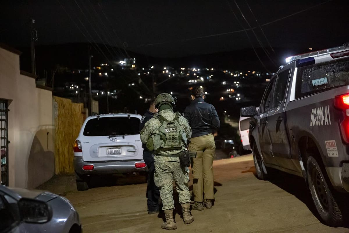 Elementos de seguridad acudieron al sitio y localizaron a un hombre de aproximadamente 40 años. Foto: Border Zoom