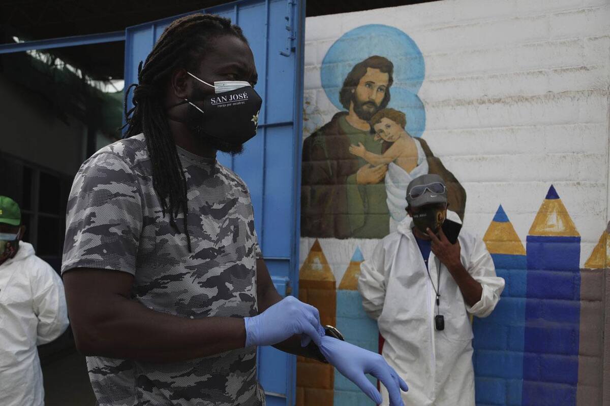 Ayuda sacerdote africano a infectados de Covid en pueblo de Perú