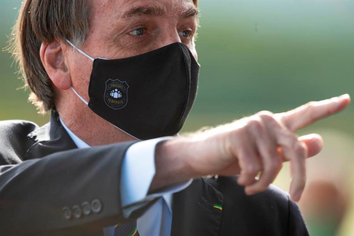 Bolsonaro pide a alcaldes que abran el comercio tras dar positivo a Covid-19
