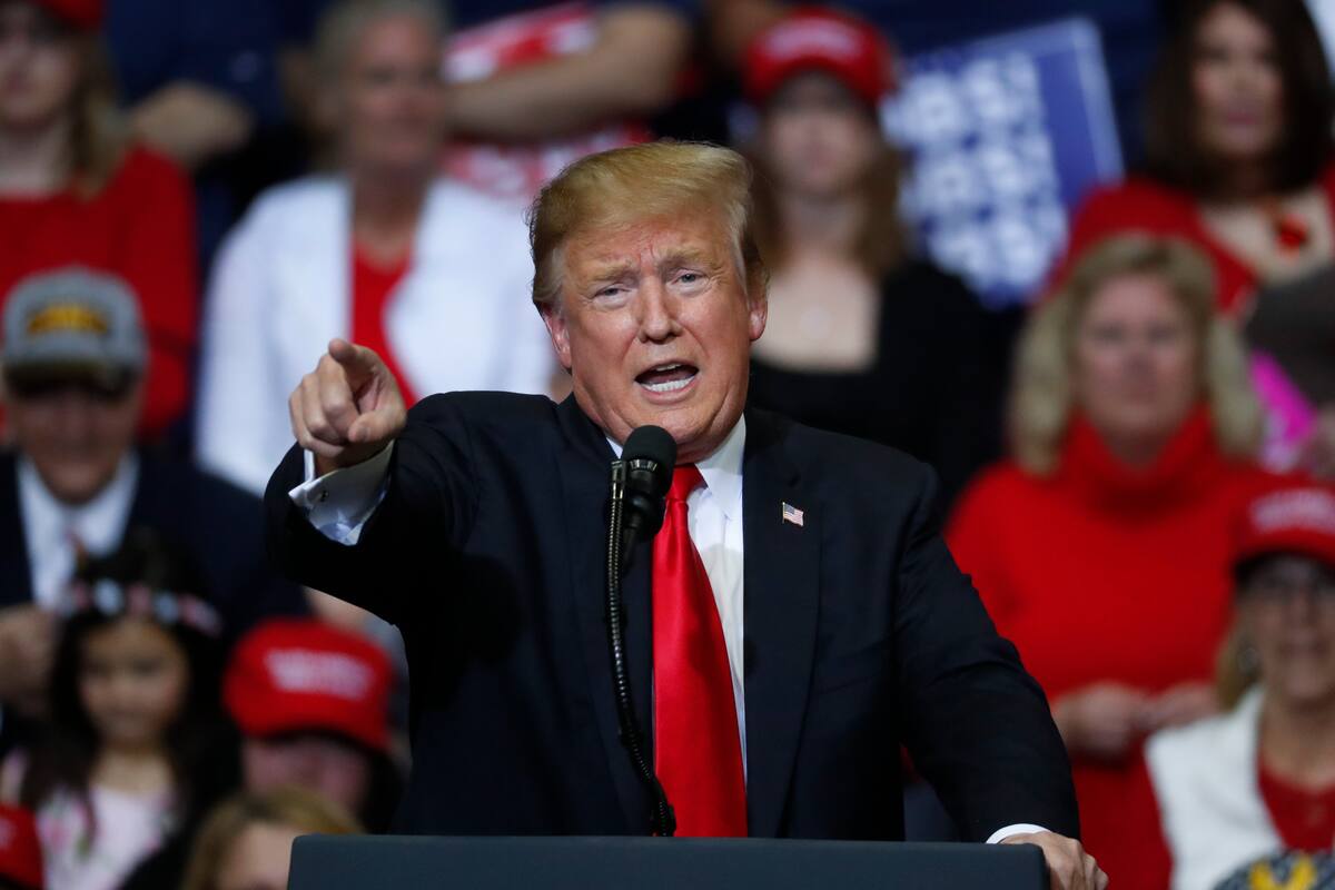 Juez bloquea fondos militares para muro de Trump