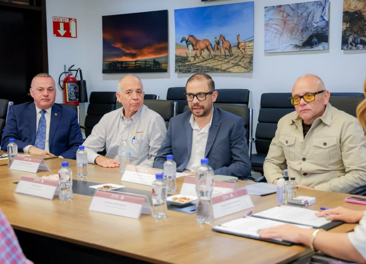 Junto a Pro Vino se firmó la iniciativa y reforma de ley para la competitividad del sector vitivinícola y de bebidas alcohólicas elaboradas en Baja California, con un estímulo fiscal del 100% Foto: Cortesía