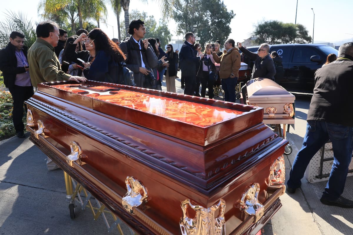 Fiscalía General del Estado estaría presionando a las familias para que contraten servicios funerarios exclusivamente con ciertas empresas. Foto: Sergio Ortiz