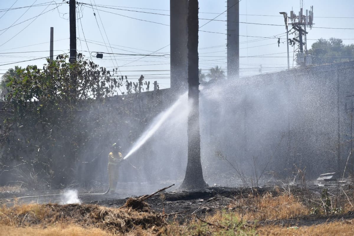 La pronta respuesta evito que el fuego se propagara a otras propiedades. Foto: Cortesía