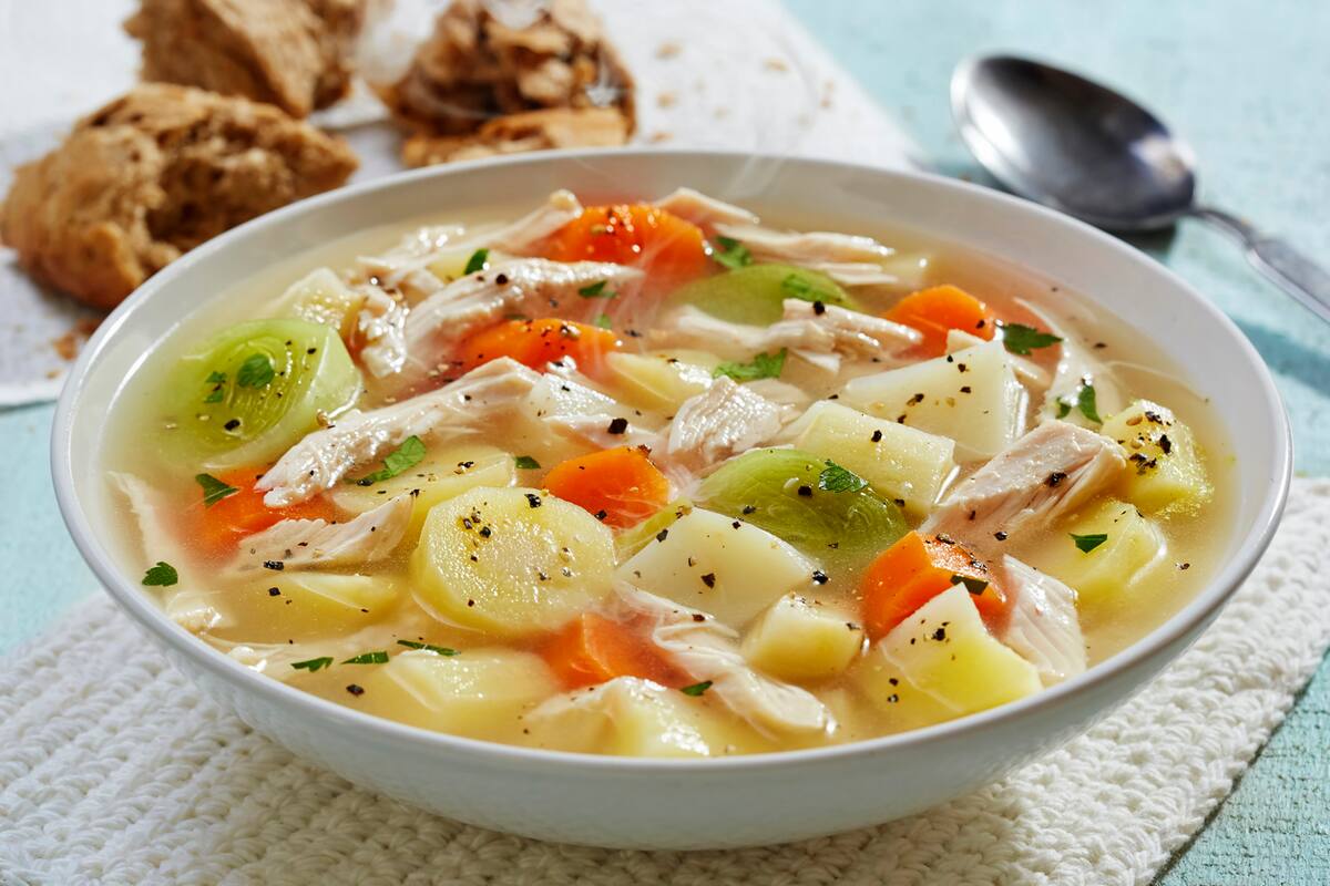 Conoce los beneficios que brinda el caldo de pollo