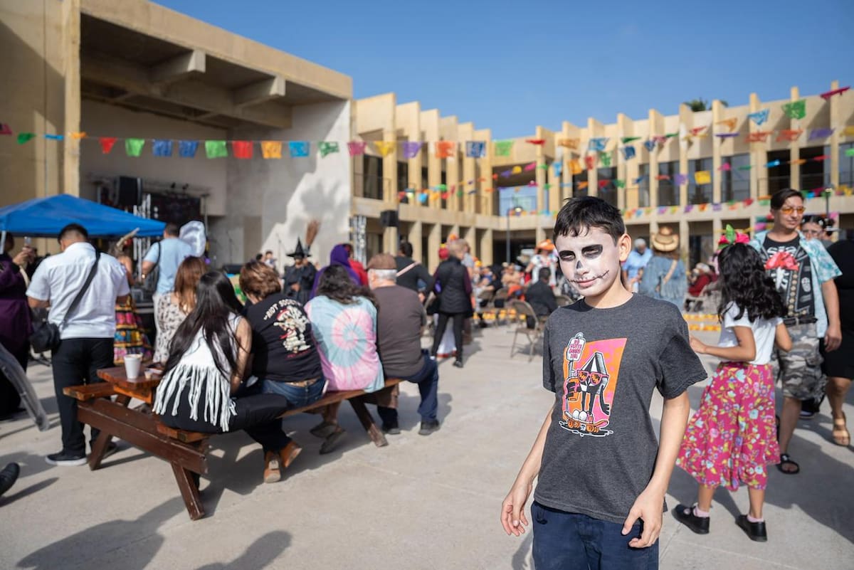 Familias y visitantes disfrutaron de actividades culturales, artísticas y gastronómicas. Foto: Border Zoom