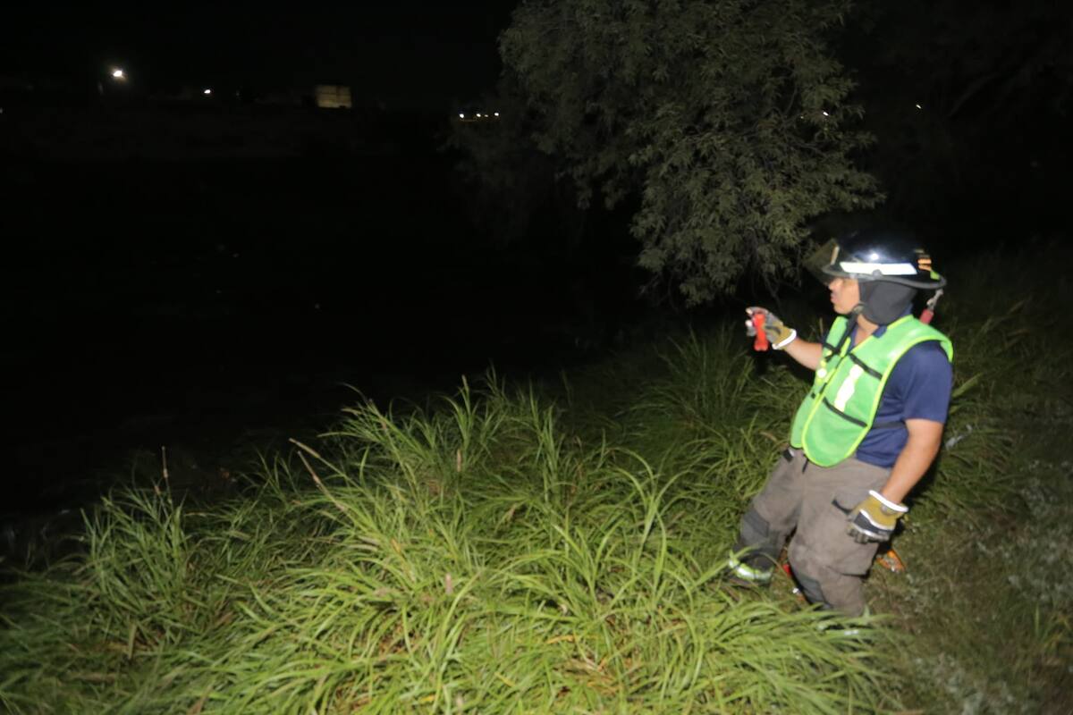 EN VIVO: Buscan a ciclista arrastrado por arroyo