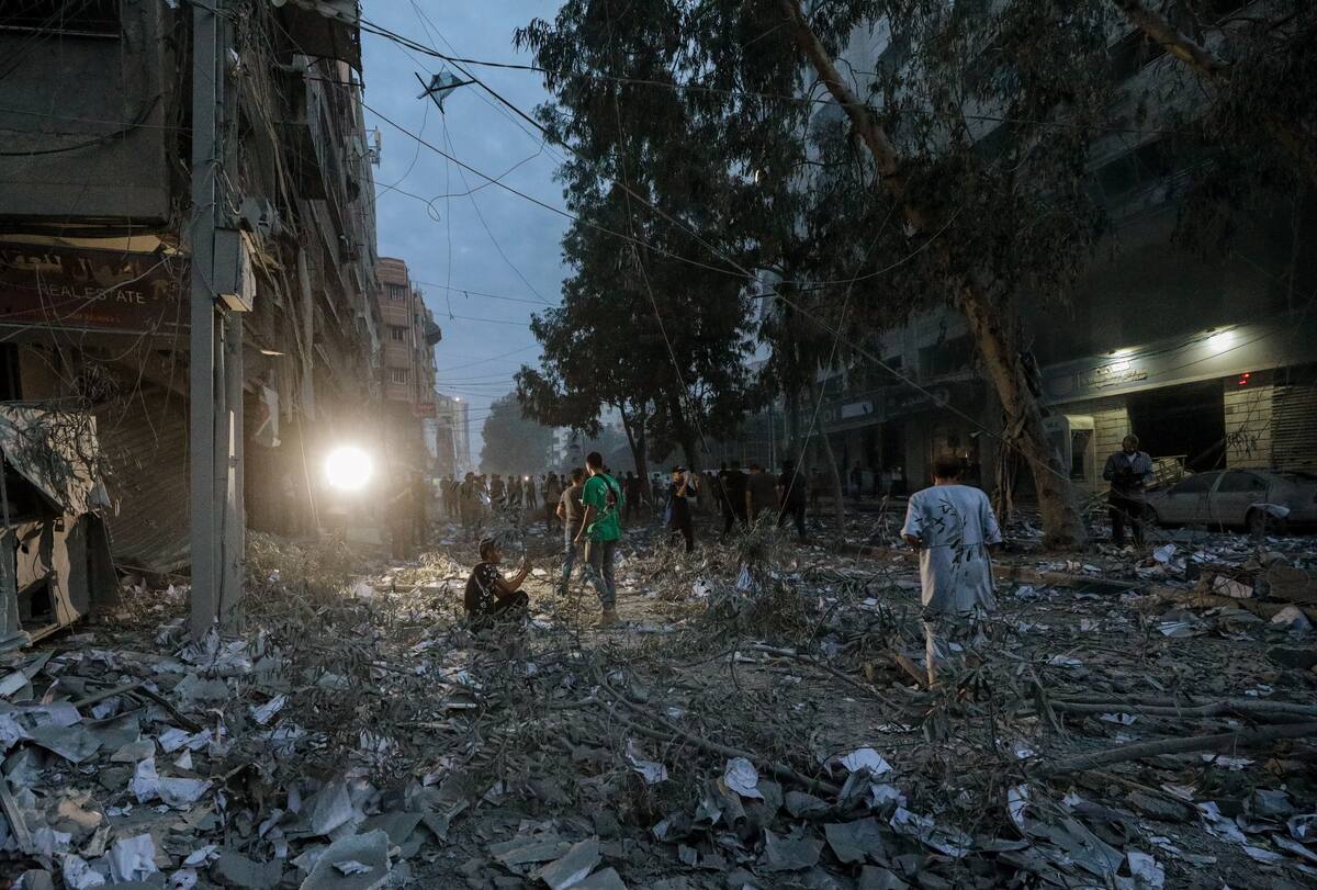 Gaza City (---), 07/10/2023.- Palestinians inspect the destroyed surrounding of the Palestine Tower after Israeli warplanes targeted it in Gaza City, 07 October 2023. Rocket barrages were launched from the Gaza Strip early 07 October in a surprise attack on Israel claimed by the Islamist movement Hamas. In a televised statement, the Israeli prime minister said the country is at war. EFE/EPA/MOHAMMED SABER