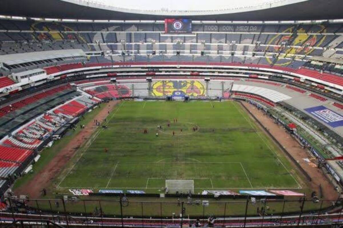 Estadio Azteca vuelve al pasto natural