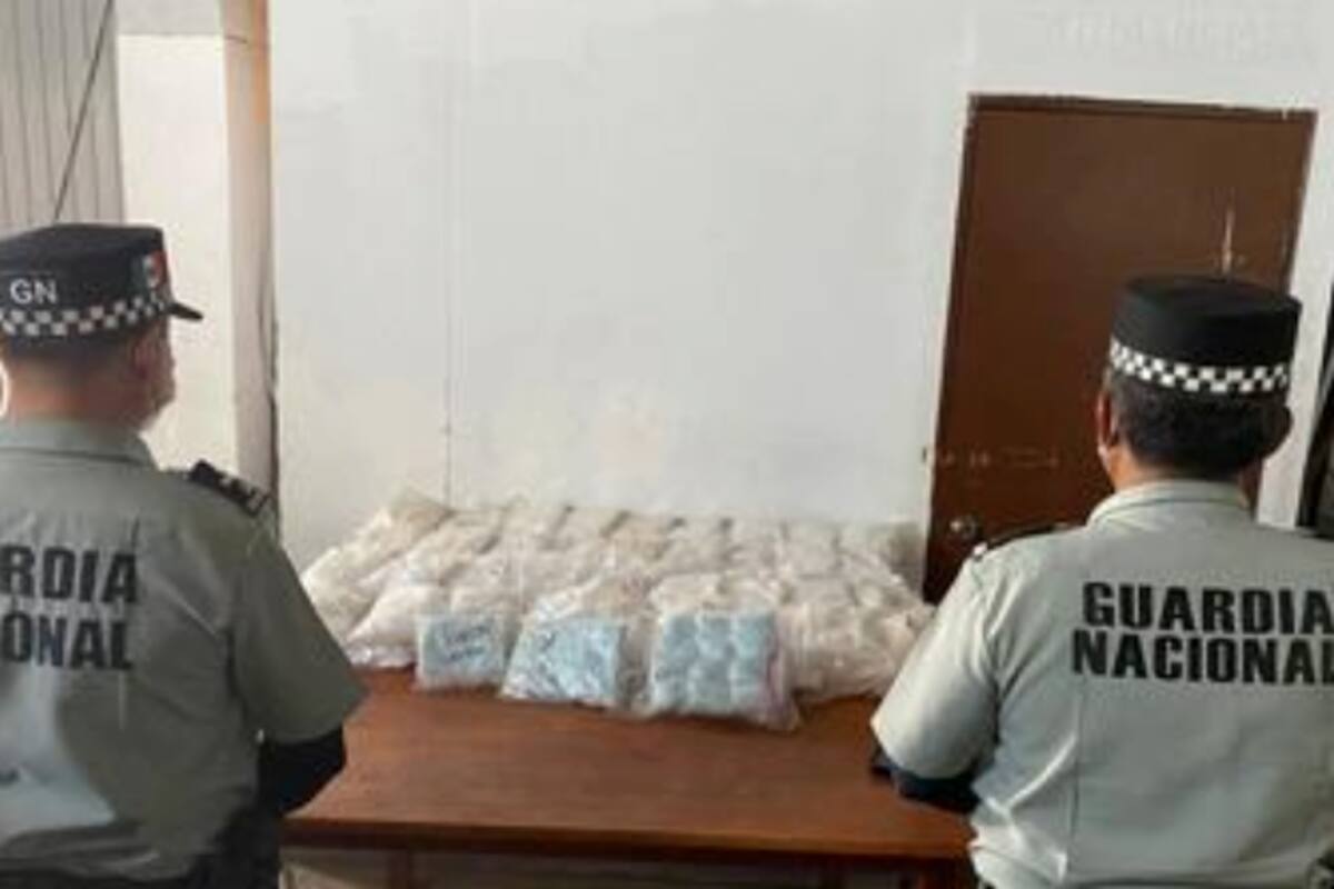Los detienen por no tener cinturón; les hallan crystal y fentanilo