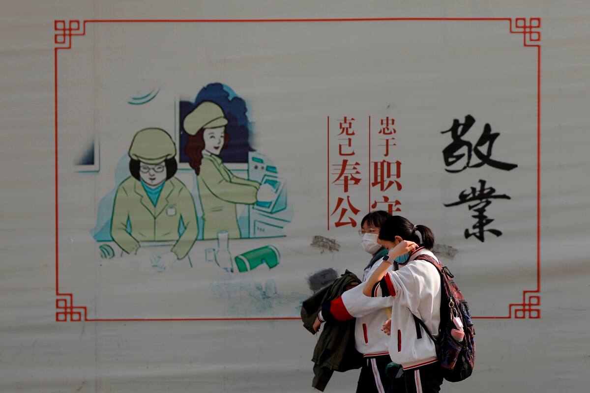 Estudiantes de bachillerato vuelven a clases en China