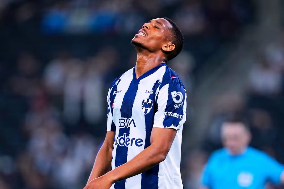 ¿Por qué Anthony Martial fue separado de los entrenamientos con Monterrey?