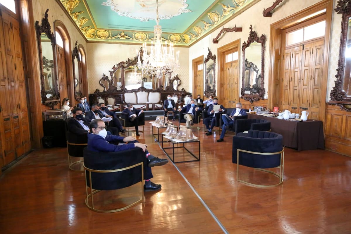 Gobernadores de la Alianza Federalista firman “paz” electoral con AMLO; piden retirar a los Siervos de la Nación.