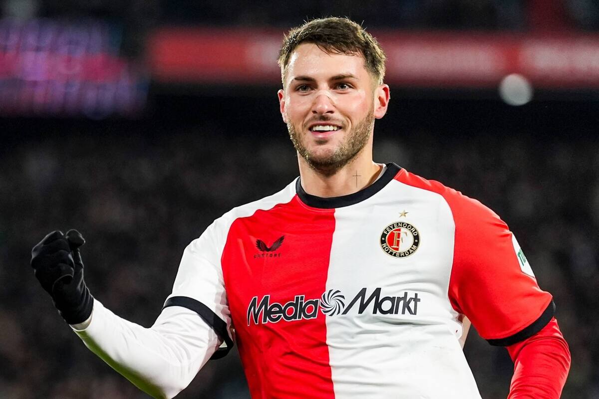 Santiago Giménez brilla con triplete en la goleada del Feyenoord sobre Heracles