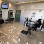 Vecinos de Playas de Tijuana protestan arrojando comida podrida en la CFE tras días sin energía eléctrica