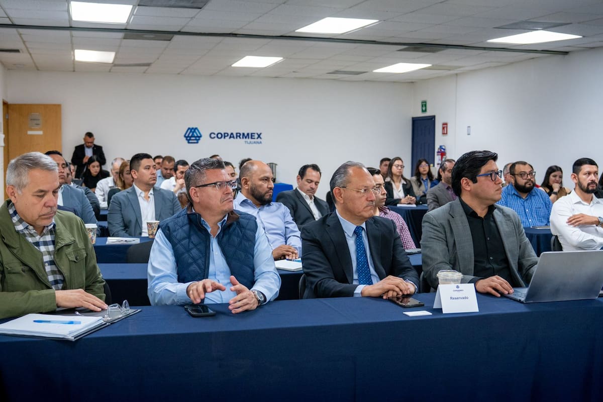 La Comisión Fiscal del organismo llevó a cabo una sesión en la que se contó con la presencia de Jesús García Castro, director general del Servicio de Administración Tributaria en Baja California (SAT BC). Foto: Cortesía