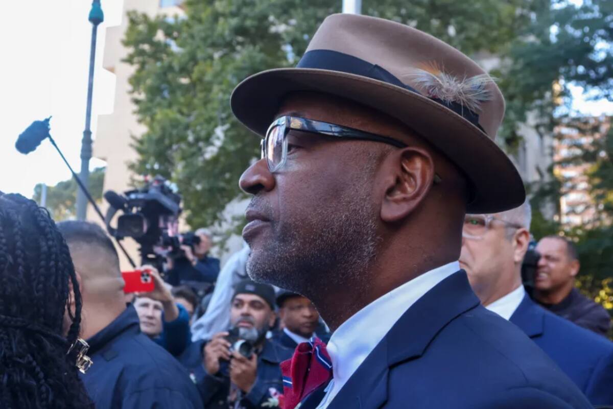 El abogado Anthony Ricco, abogado defensor de Sean “Diddy” Combs, abandona un tribunal federal después de una audiencia en Nueva York, el 10 de octubre de 2024. EFE/EPA/SARAH YENESEL