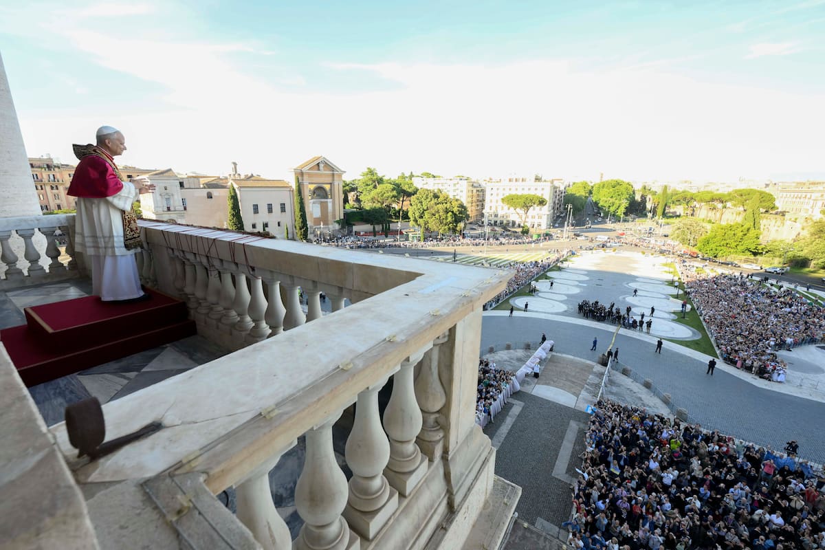 PETA proyecta imágenes en el Vaticano y pide al Papa León XIV condenar las corridas de toros