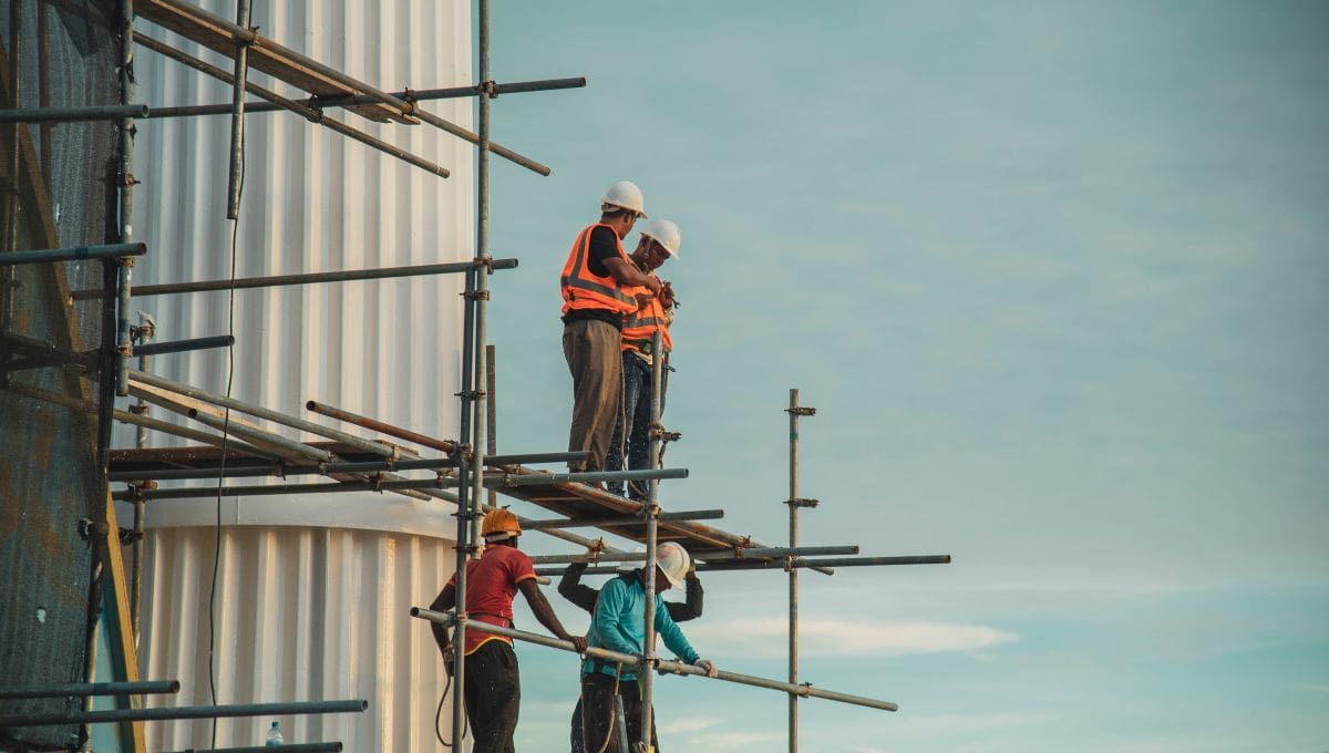Coparmex Juárez propuso una reforma laboral gradual que reduzca la jornada semanal a 40 horas a partir de 2027, con medidas como pago por hora y deducciones fiscales.