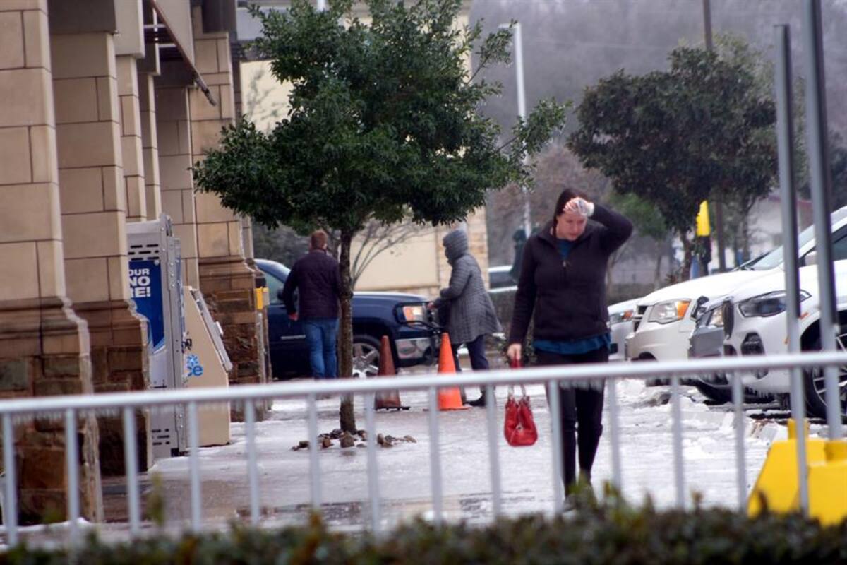 Sin energía ni gas, habitantes de Texas sufren además falta de comida y agua