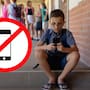 Padres respaldan prohibición de celulares en escuelas: la adicción y el uso excesivo de redes sociales ponen en riesgo la salud, la concentración y la convivencia de los alumnos, mientras expertos alertan que solo la formación docente y la alfabetización digital pueden prevenir consecuencias graves
