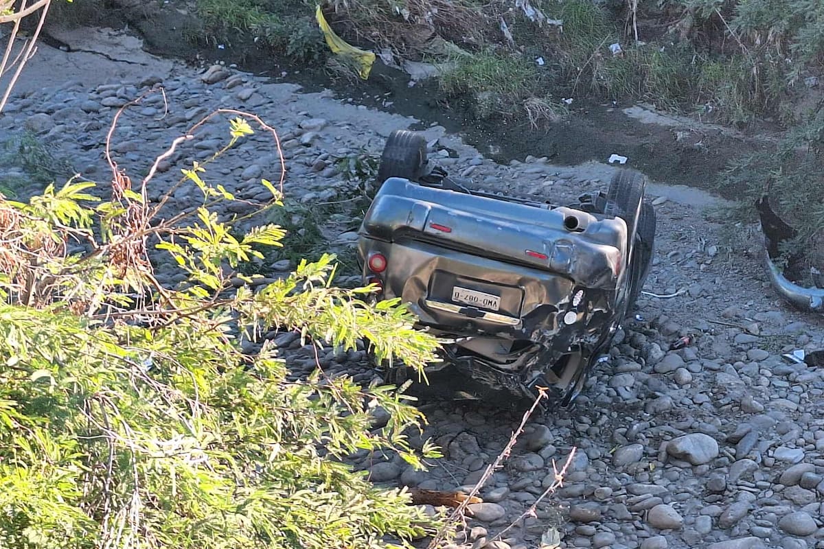 Choque-volcadura al Poniente de Hermosillo deja un como saldo una persona lesionada