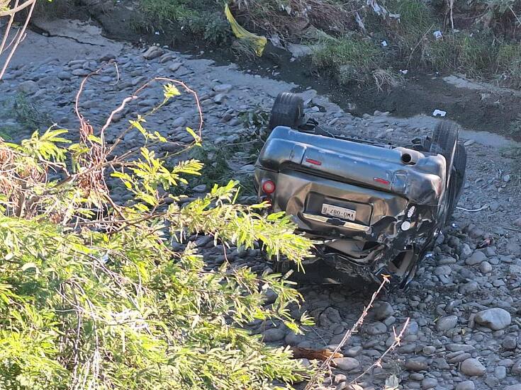 Choque-volcadura al Poniente de Hermosillo deja un como saldo una persona lesionada