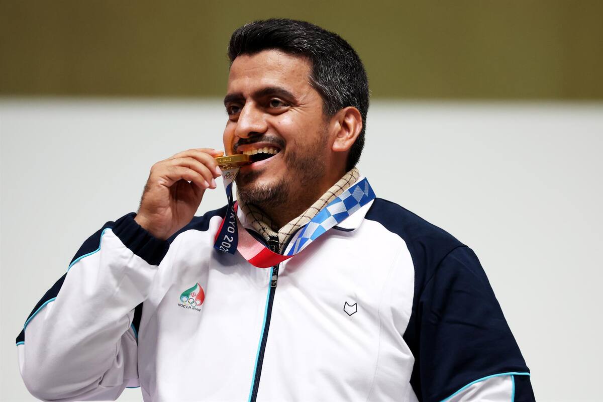 Activistas acusan de terrorismo al medallista iraní Javad Foroughi y piden que retiren su medalla