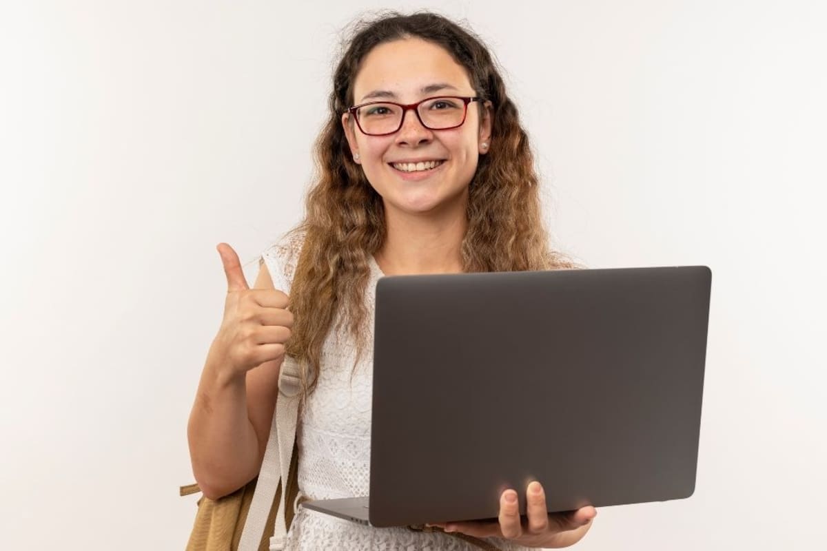 Cómo elegir una laptop para estudiantes universitarios y evaluar sus características técnicas para asegurar una inversión inteligente que dure toda la carrera sin necesidad de hacer gastos extra
