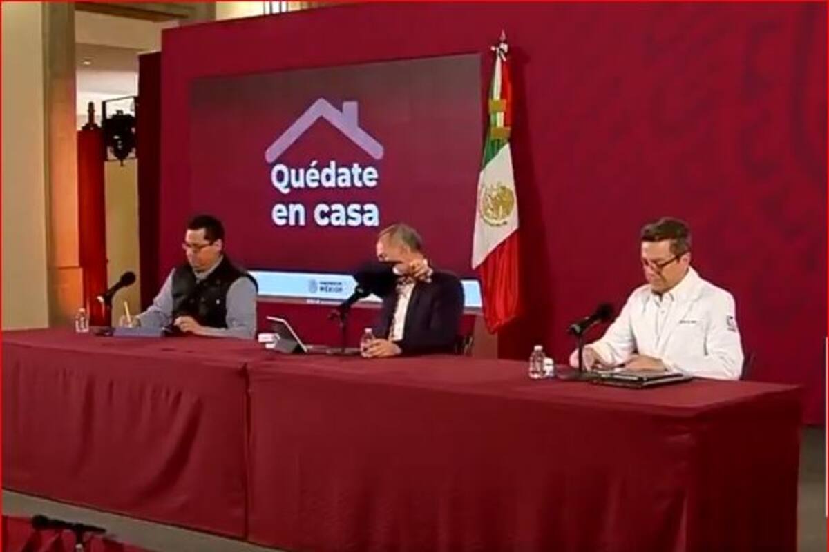Hugo López-Gatell sufre ataque de tos durante conferencia de coronavirus