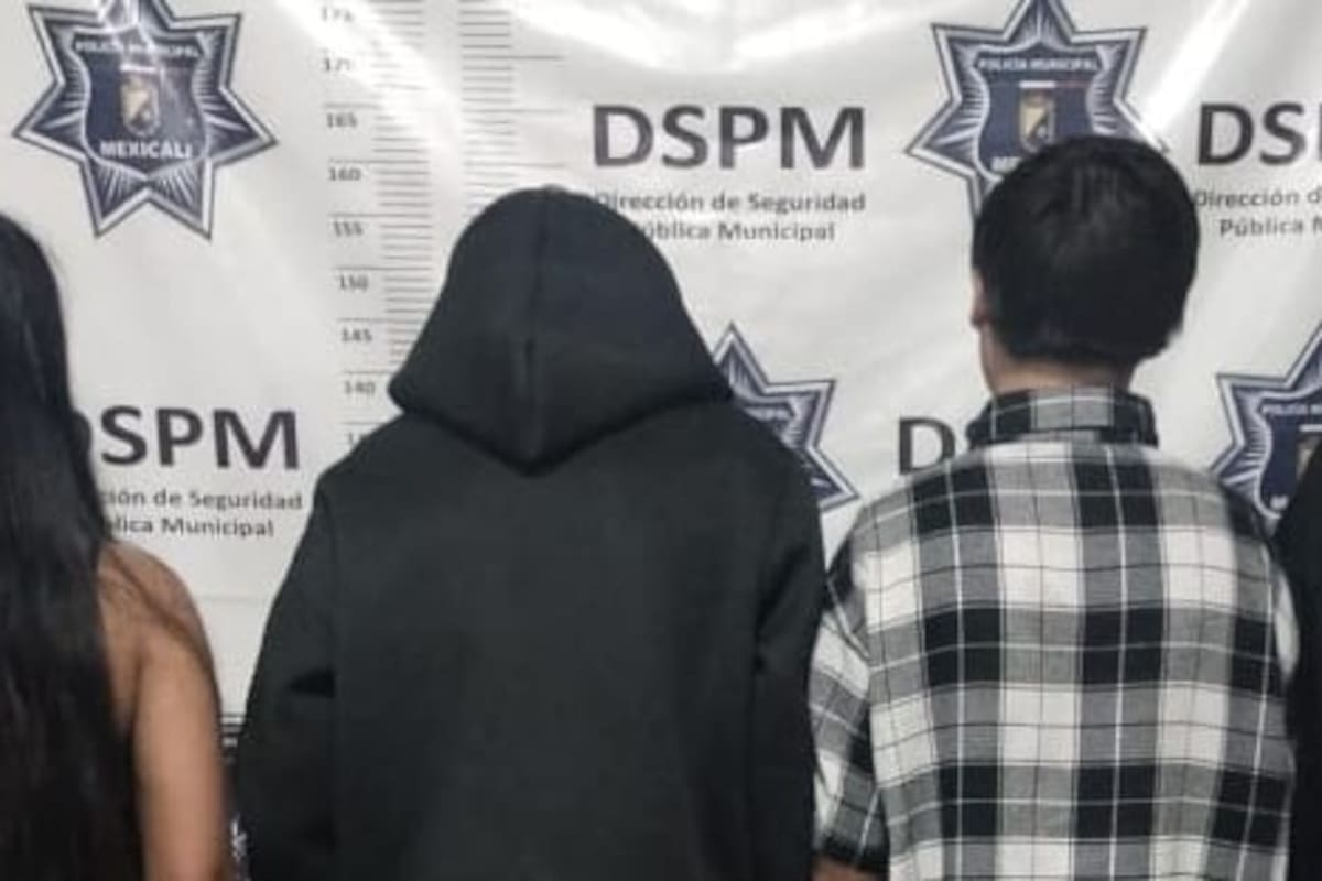 Siete menores detenidos con machetes y mariguana en parque de Parajes de Oriente