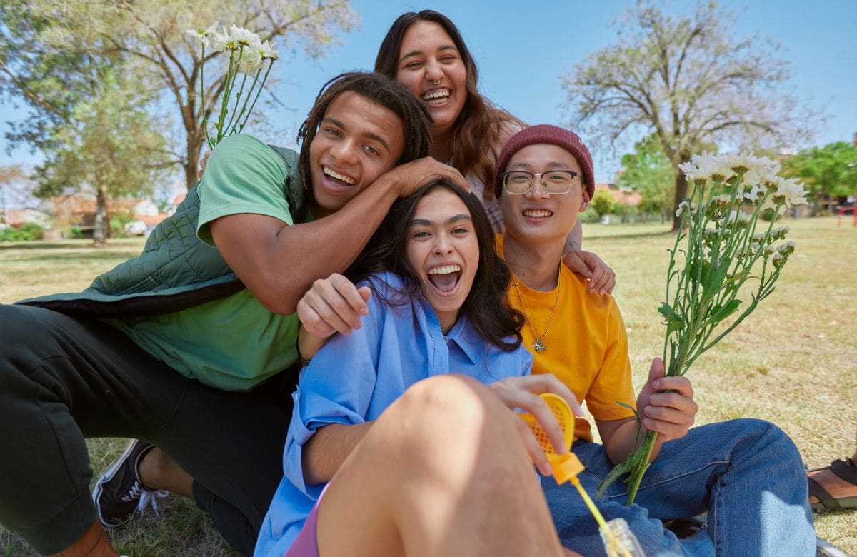 Cómo convertir conocidos en amigos: las cuatro preguntas que ayudan a fortalecer la amistad y mejorar el bienestar personal | Foto: Especial (canva)