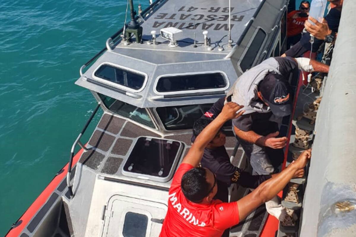 Auxilian marinos a pescador cerca de San Felipe