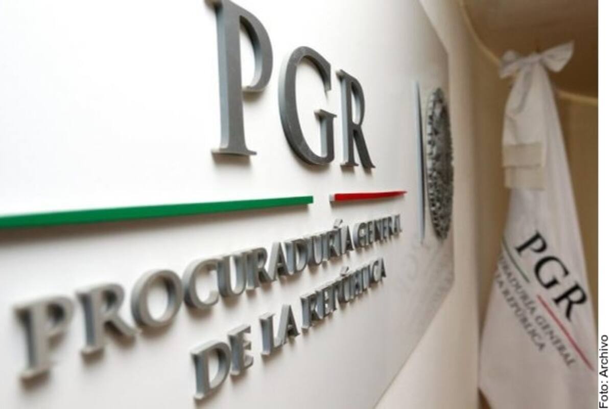 Abusa de carpetazos PGR con Enrique Peña Nieto