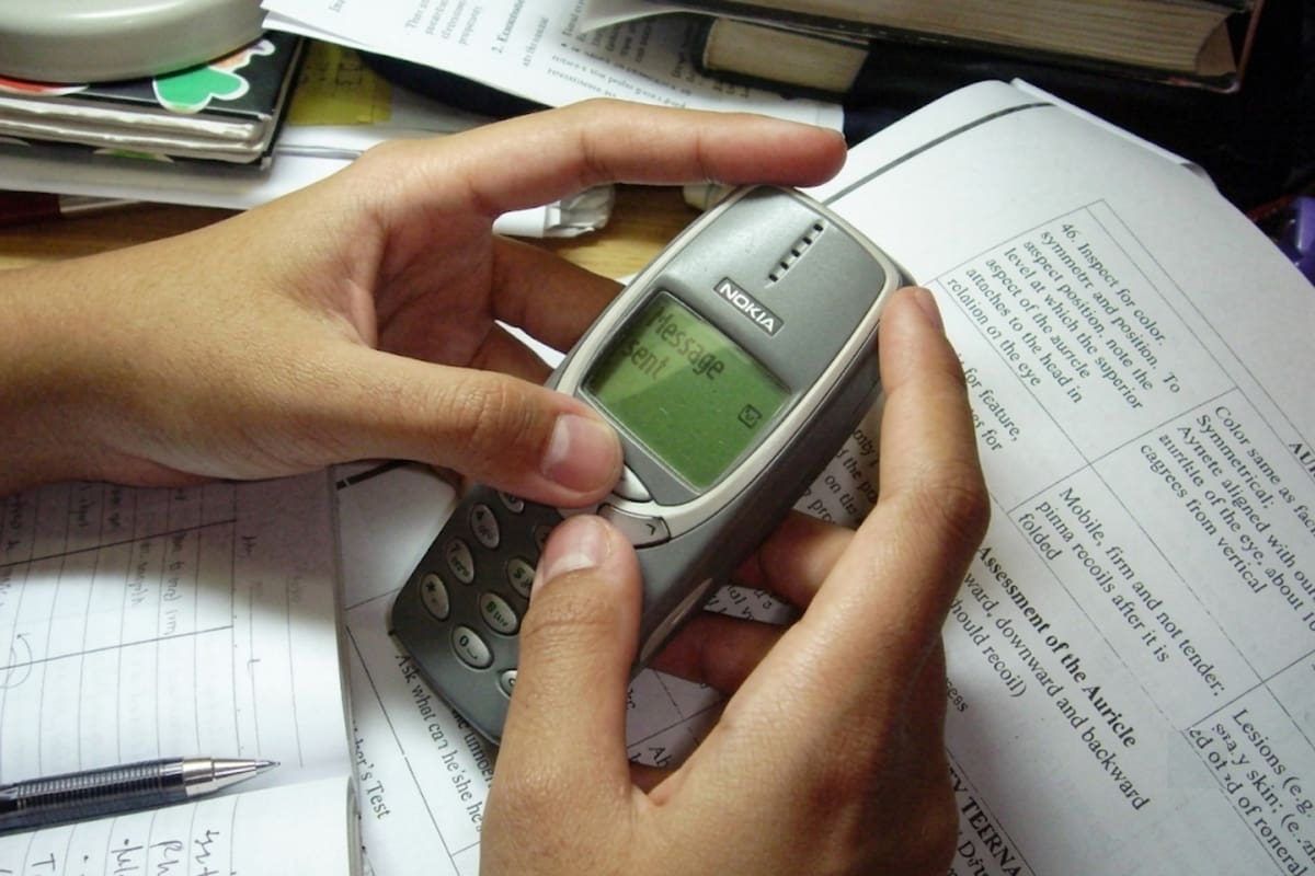 Dos periodistas usaron teléfonos Nokia básicos en lugar de smartphones y concluyeron que la solución para reducir la dependencia del celular no siempre es volver al pasado, sino aprender a usar mejor la tecnología actual