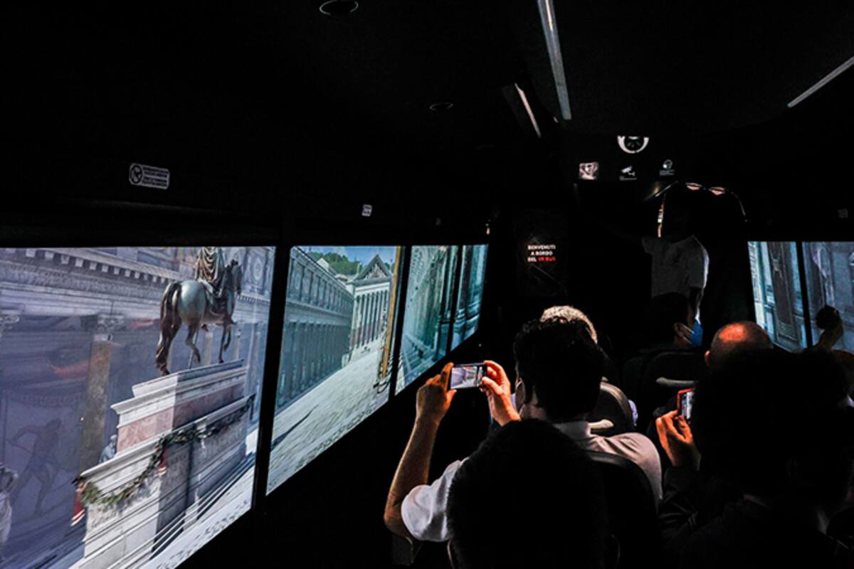 Autobús con realidad virtual que te muestra la antigua roma