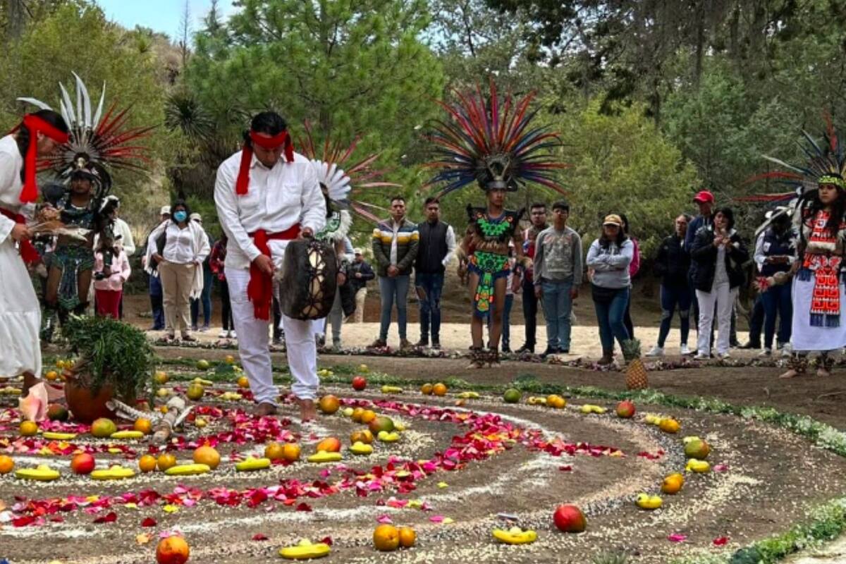 Parejas celebran bodas prehispánicas durante el equinoccio
