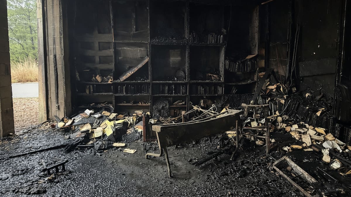 Incendio de sinagoga en el sur de Estados Unidos podría tratarse de ataque antisemita; autoridades detuvieron a un sospechoso con quemaduras