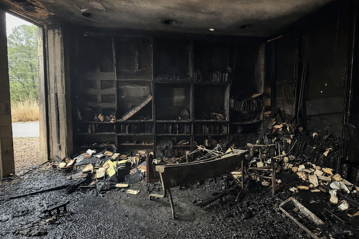 Incendio de sinagoga en el sur de Estados Unidos podría tratarse de ataque antisemita; autoridades detuvieron a un sospechoso con quemaduras