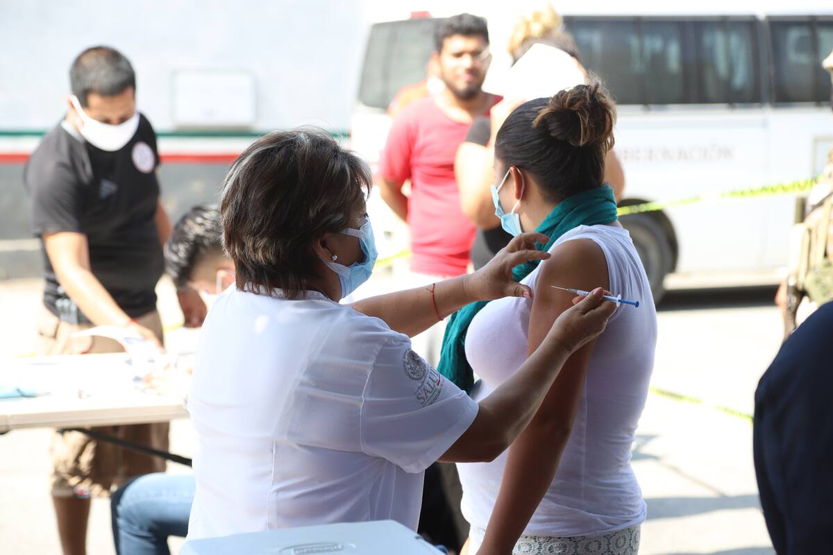 Reanudan aplicación de primeras dosis de Astra Zeneca, para 18 y más
