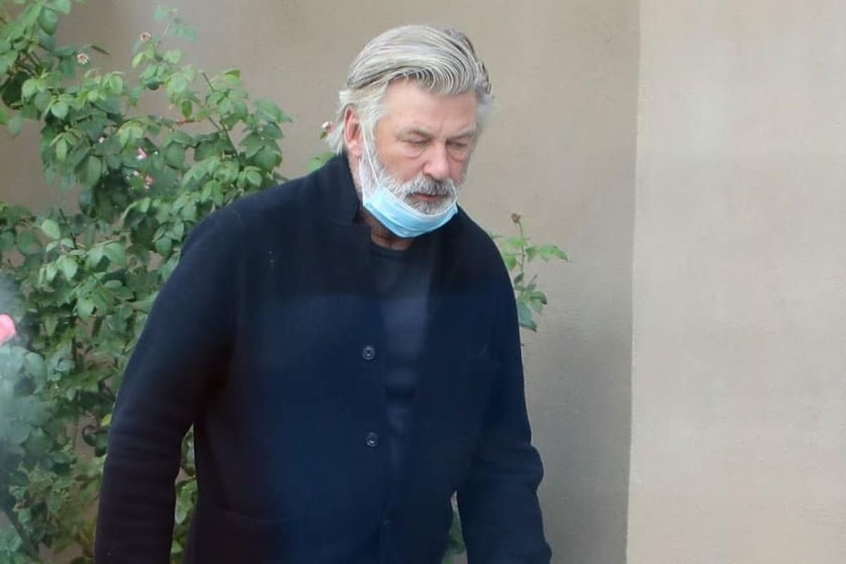 Alec Baldwin: ¿Cómo funcionan las armas de utilería y por qué pueden matar?