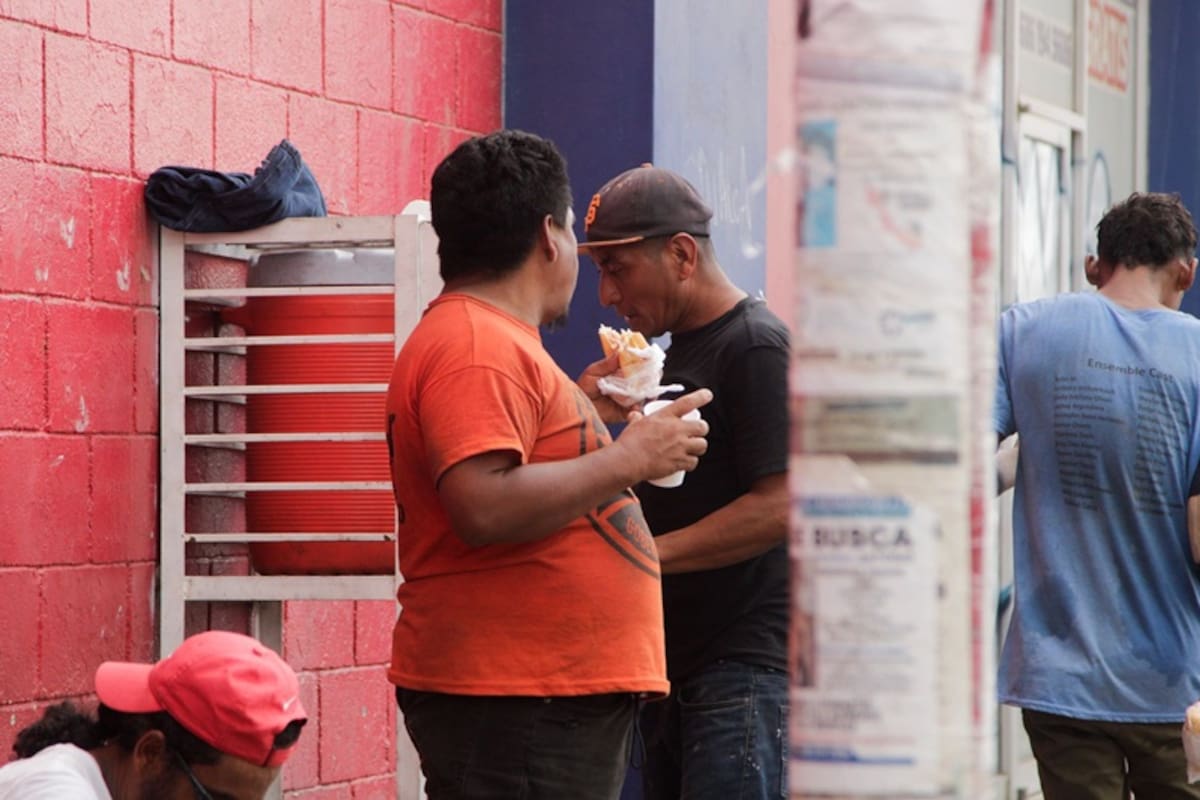 Miembros de la Iglesia Metodista de México brindan apoyo a personas sin hogar