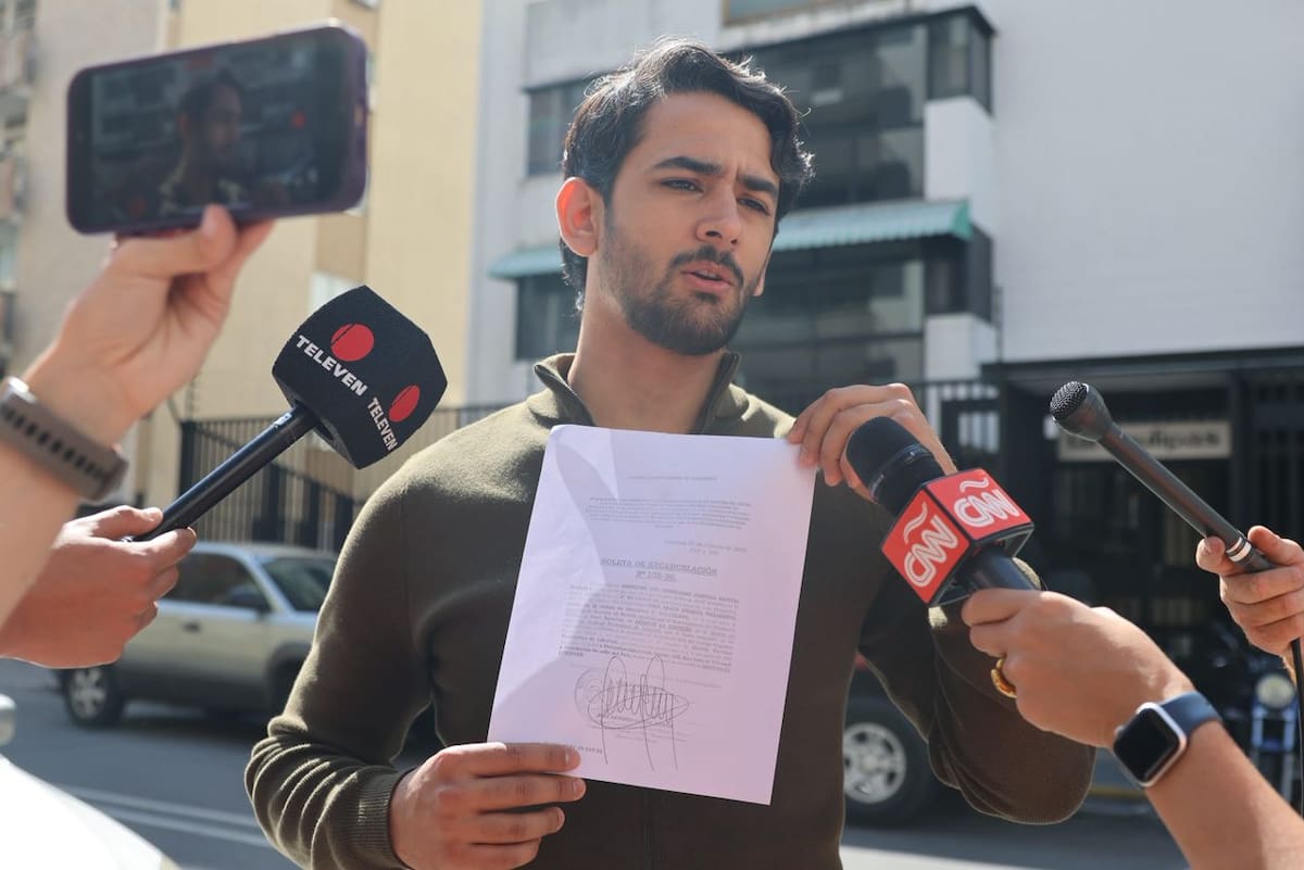 Ramón Guanipa señaló que no había "información oficial" del paradero de su padre y que ahora daría casa por cárcel. | @gabybuada en X