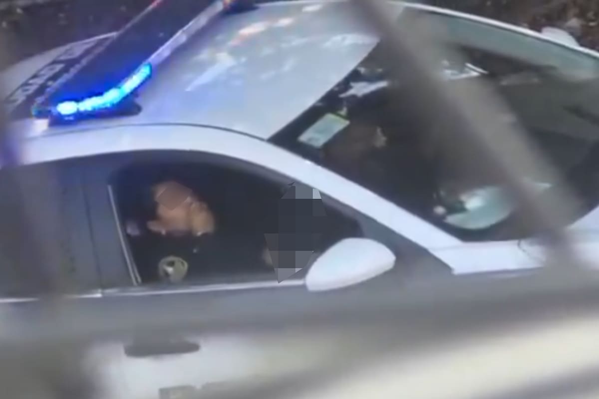 Investigan a policías de la CDMX tras ser captados haciéndose ‘tocamientos’ en una patrulla