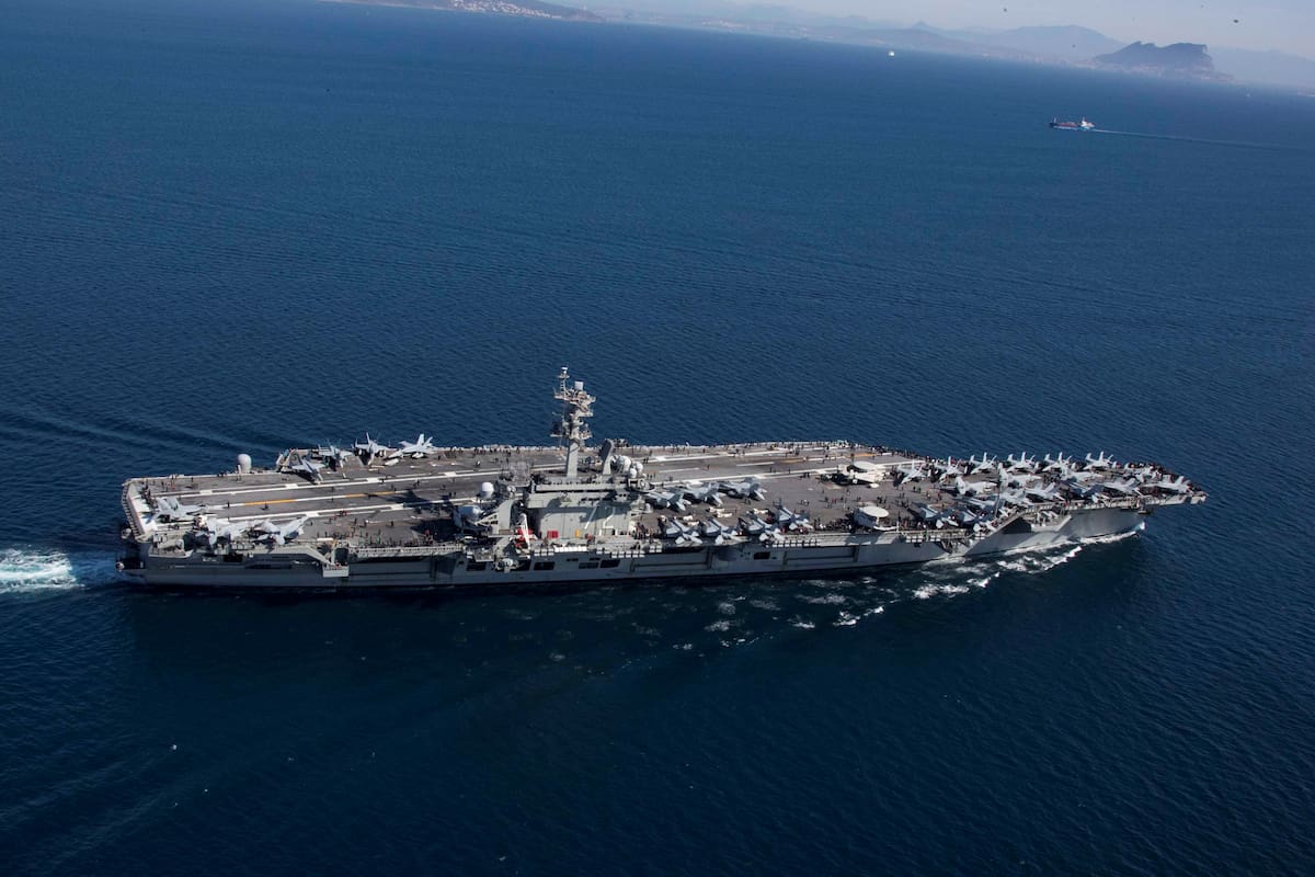 USS Abraham Lincoln regresa a San Diego tras casi 11 meses en Oriente Medio, con 265 días sin escala en puerto, problemas de abastecimiento y ocho intentos de suicidio reportados durante el despliegue
