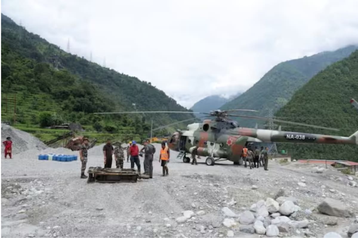 Un deslizamiento bloquea un río en Nepal y desata una inundación que destruye casas y puentes en el distrito de Gorkha, mientras equipos de rescate evacuan a los habitantes y las autoridades advierten sobre el peligro en otras comunidades