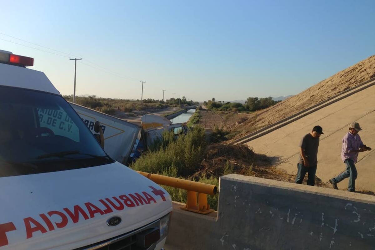 Volcadura de tractocamión en libramiento