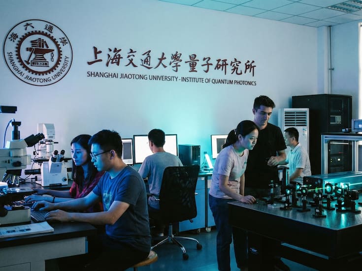 China desbanca a Harvard: Recortes de Trump en universidades provocan una histórica caída de EE. UU. en el ranking mundial