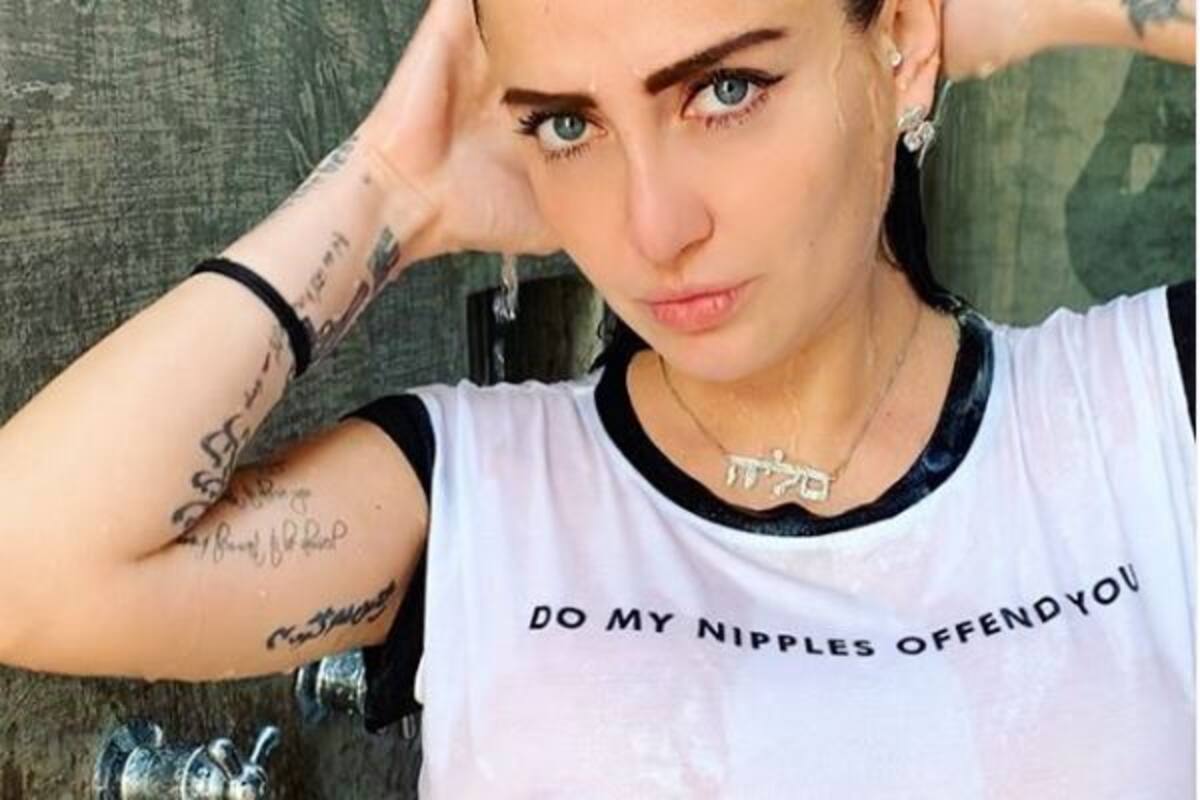 FOTO: Celia Lora muestra sus pechos entre transparencias