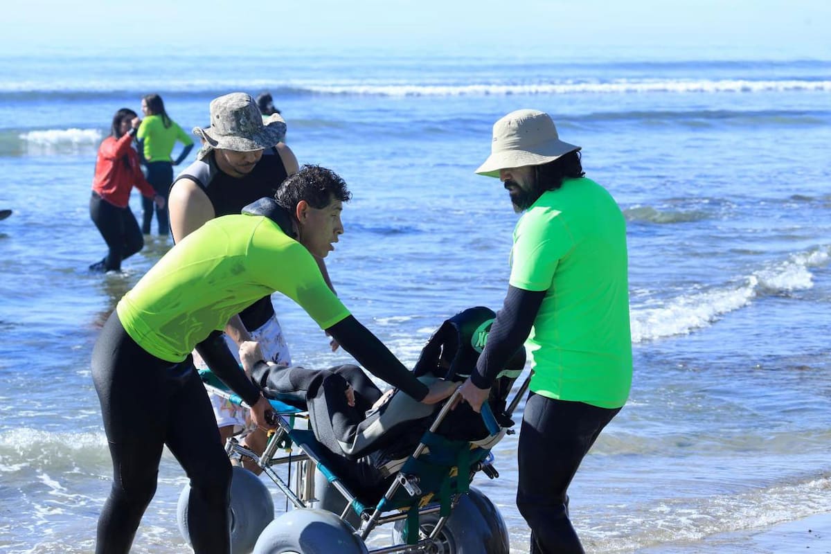 Sesiones de surf para niños con discapacidad regresarán a playa de Rosarito