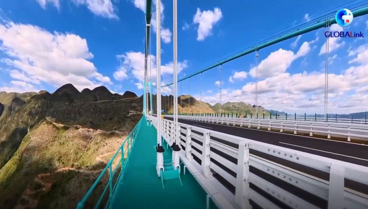 GUIYANG, 28 sep, El puente más alto del mundo abrió al tráfico la mañana de hoy domingo luego de tres años de construcción en la provincia suroccidental china de Guizhou | Xinhua